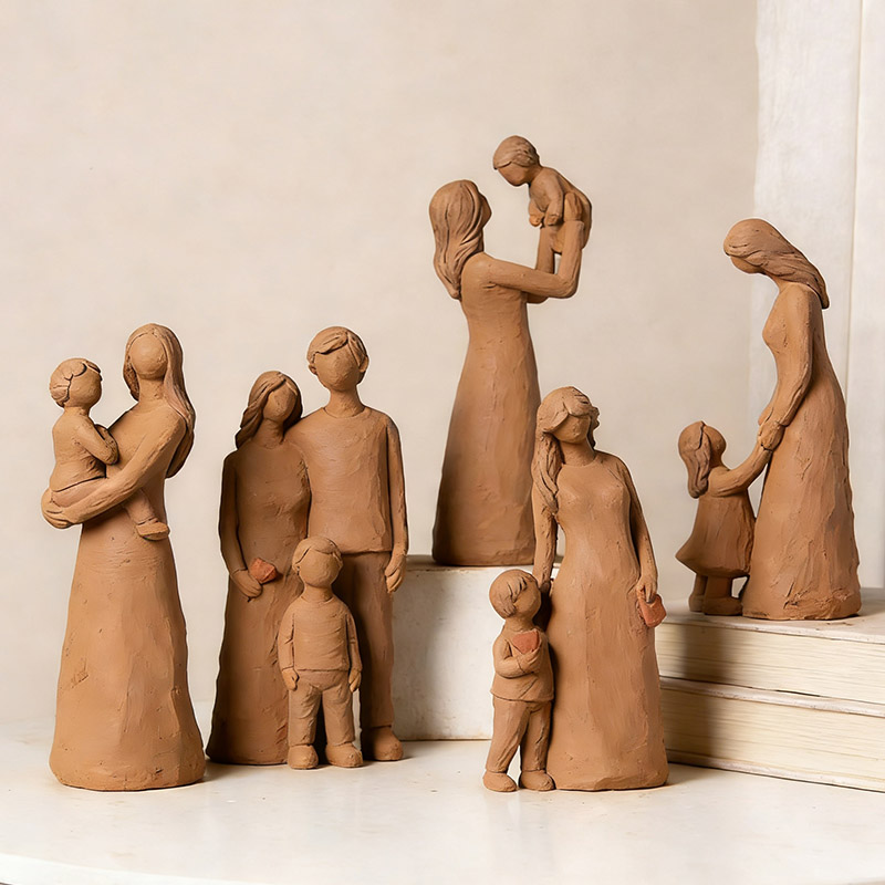 Create a clay draft for the product sculpture