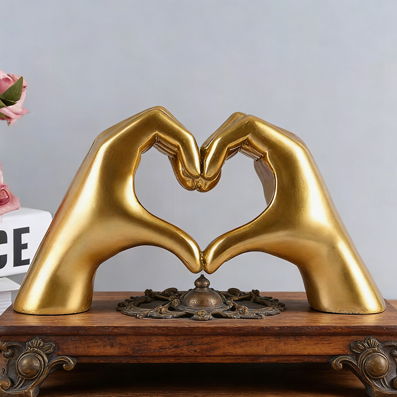 Resin golden heart-shaped hand