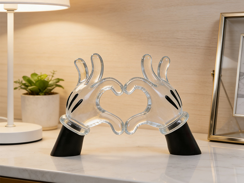 figurine Resin heart-shaped hand