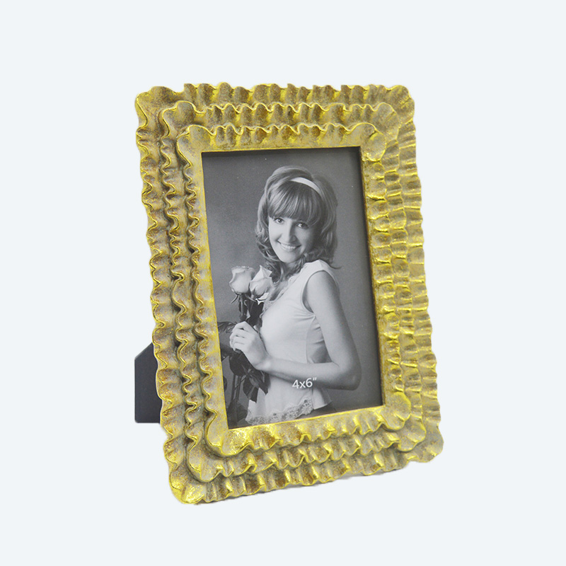 Vintage Gold Ruffled Edge Resin Photo Frame 4x6 Inch